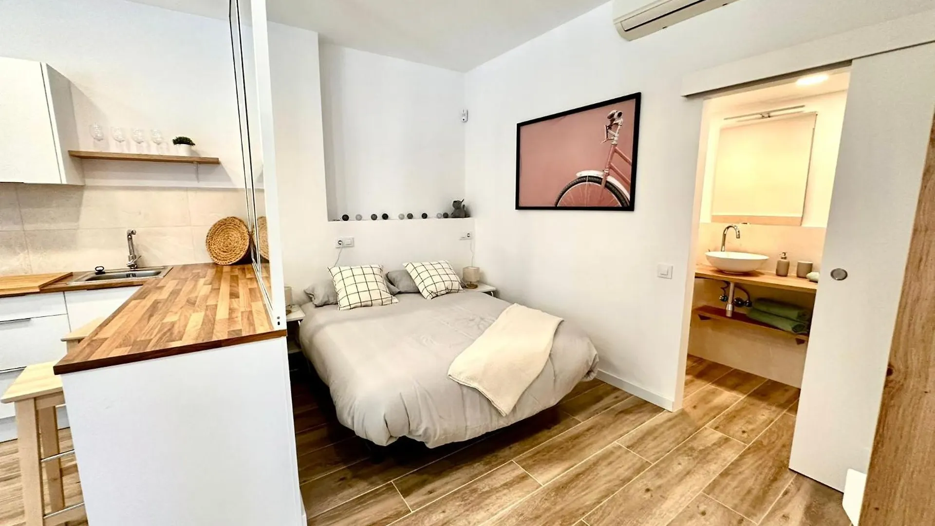 Cozy Studio Near Sants Estacion Apartment Barcelona
