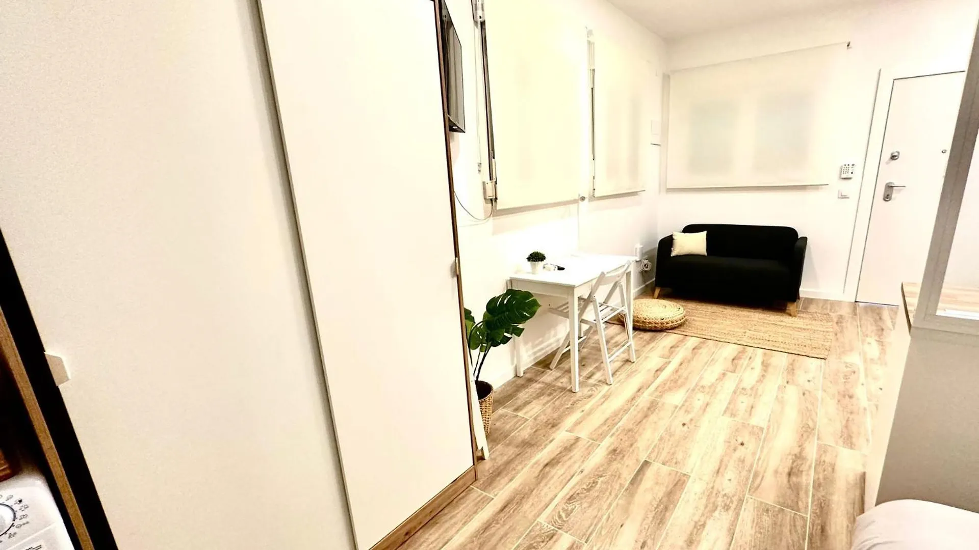 Cozy Studio Near Sants Estacion Apartment Barcelona 0*,  Spain