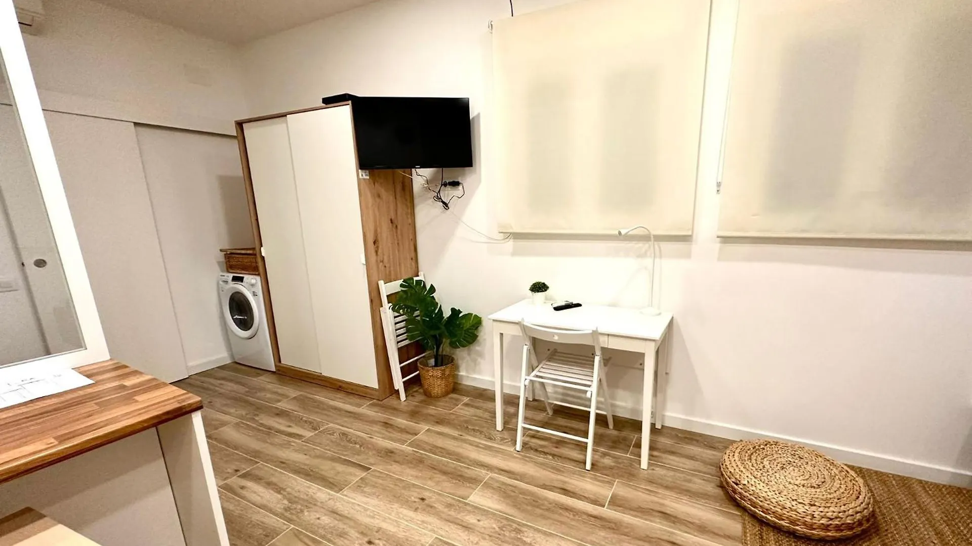 Cozy Studio Near Sants Estacion Apartment Barcelona